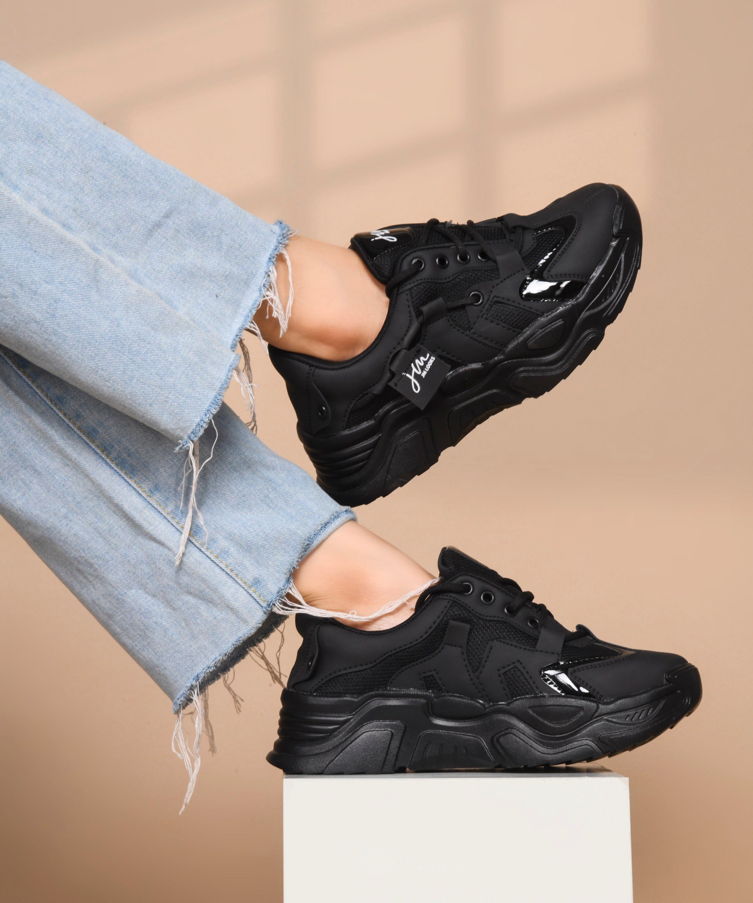 Women’s Chunky Lace-Up Casual Sneakers with Cushioned Sole
