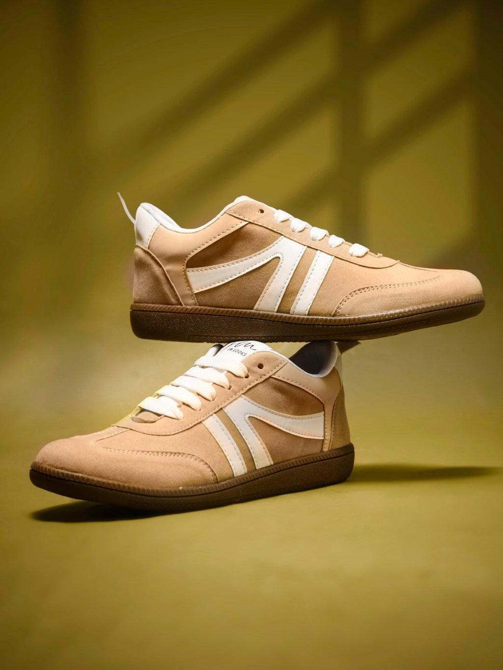 Women Retro Stripe Suede Sneakers
