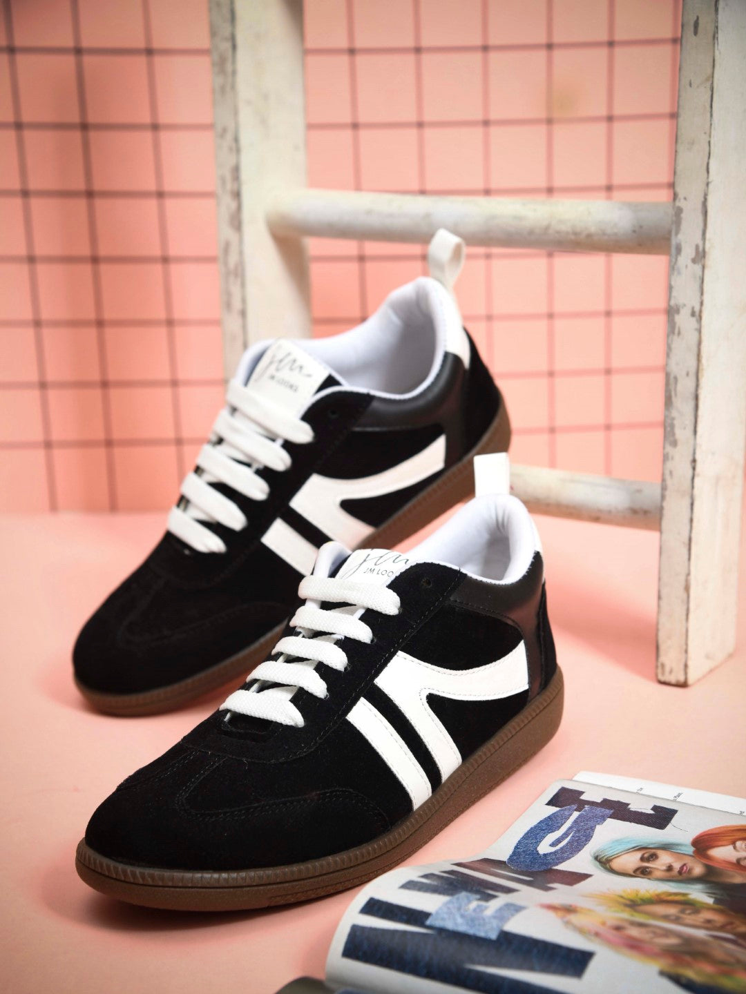 Women Retro Stripe Suede Sneakers