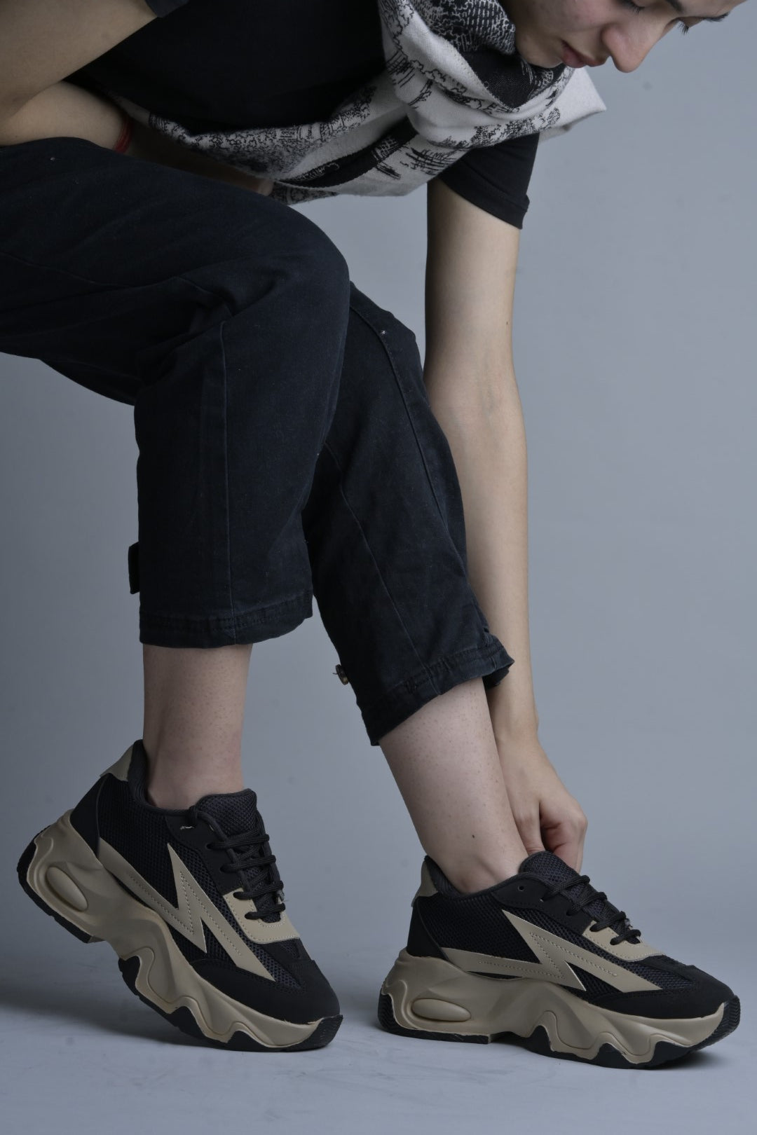 Chunky sole mesh sneakers with bold design