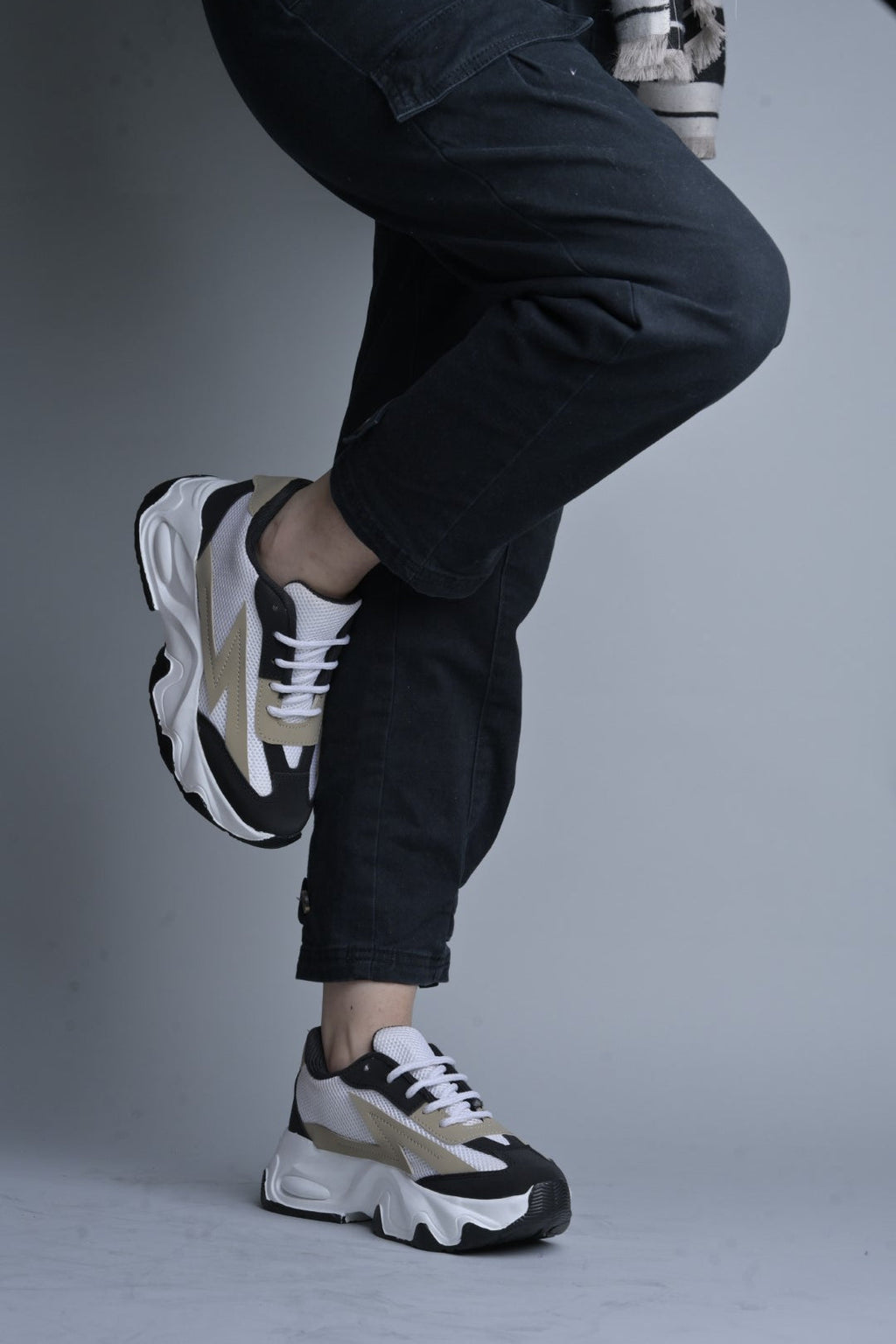 Chunky sole mesh sneakers with bold design