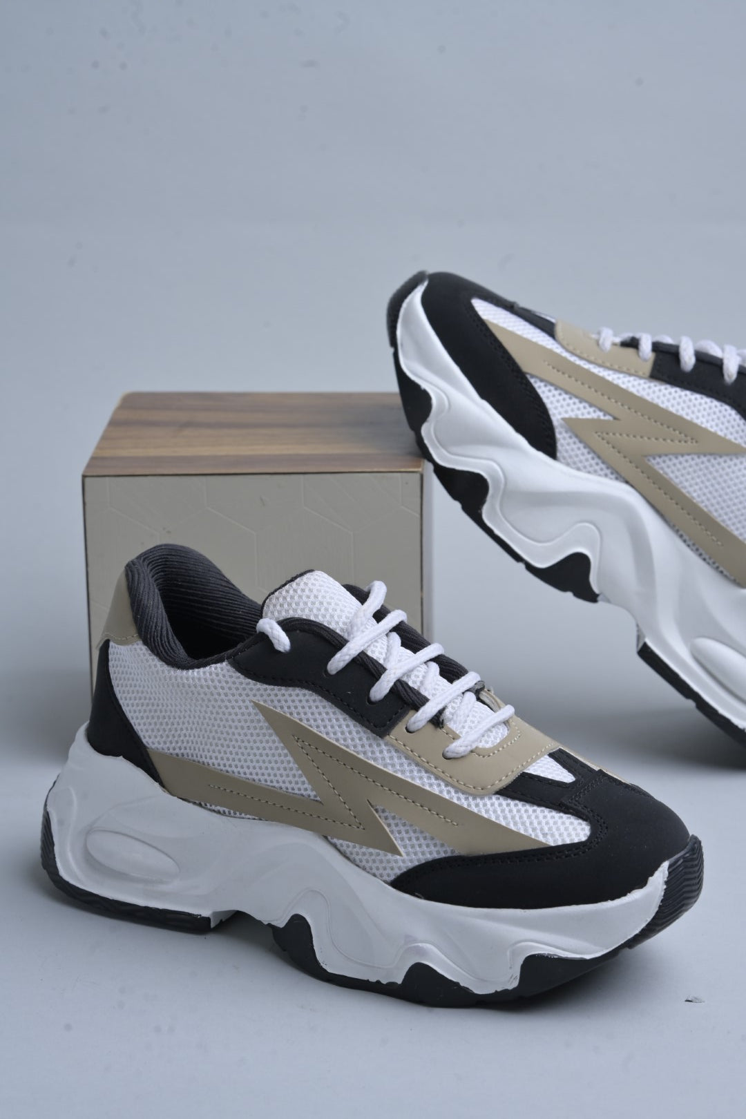 Jm Looks sporty wavy sole sneakers with a textured sole and contrasting panels  Black