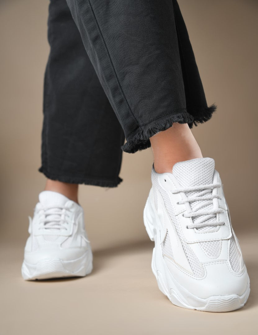 Chunky sole mesh sneakers with bold design
