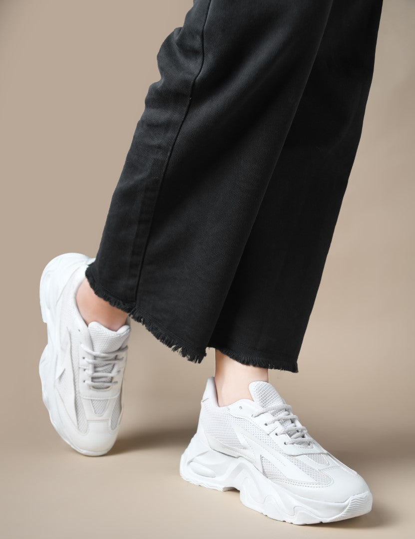 Chunky sole mesh sneakers with bold design