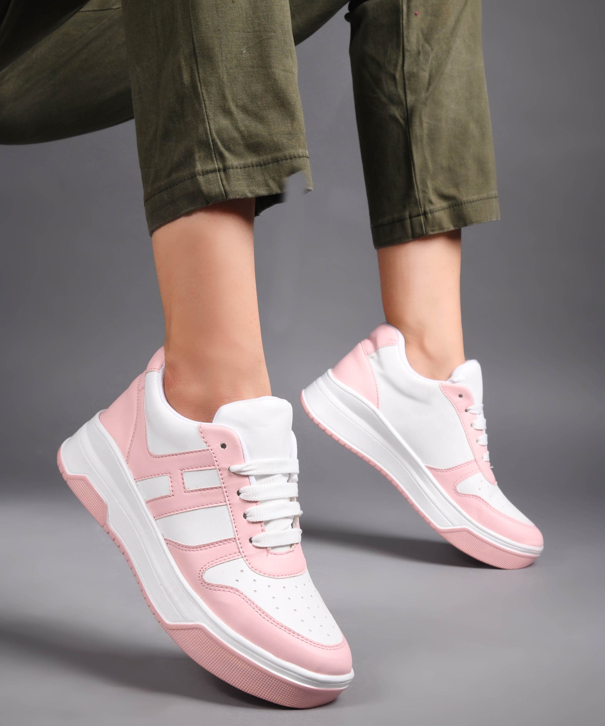 Sneakers with Bold Design & Elevated Sole for Women