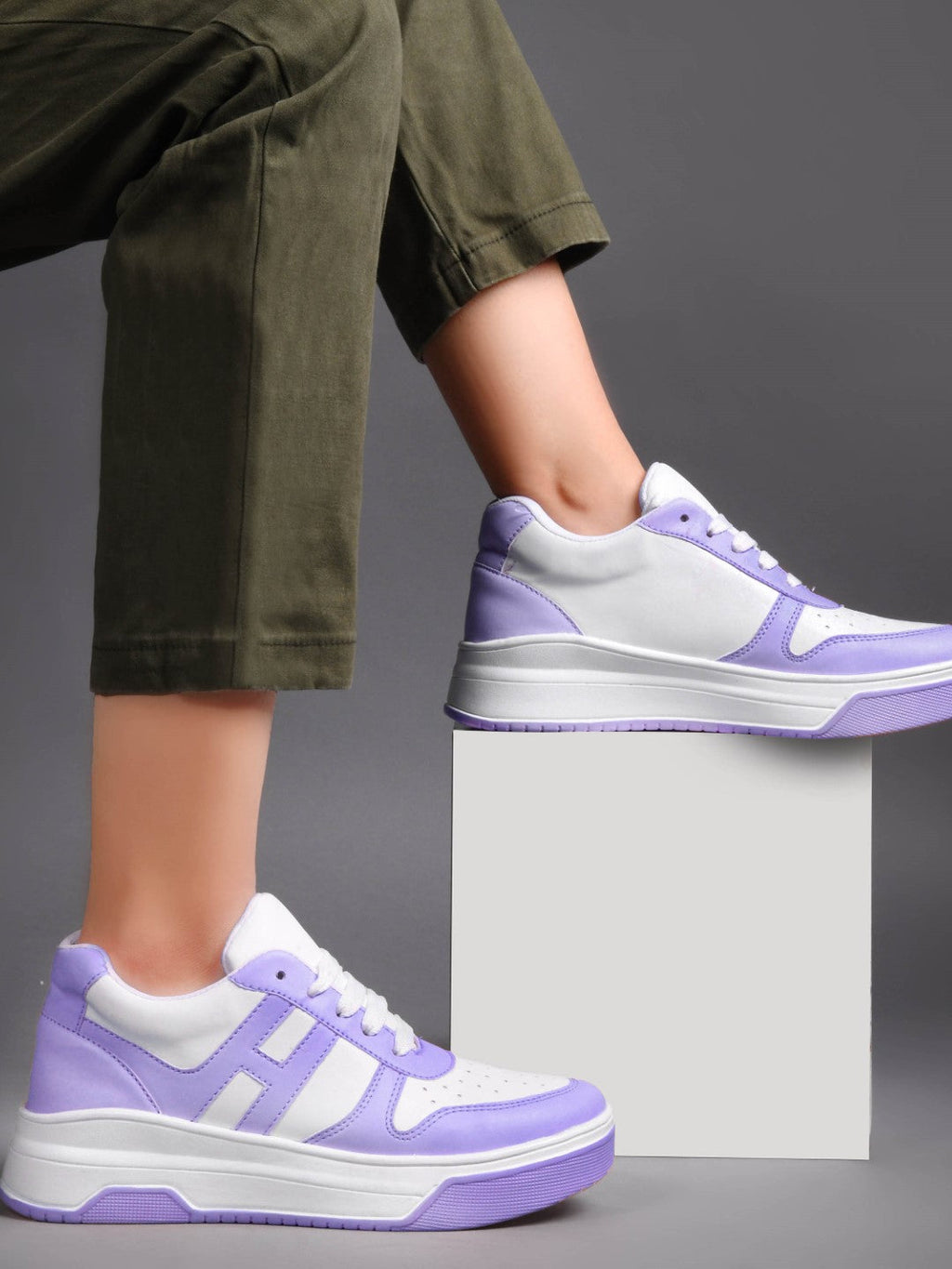 Sneakers with Bold Design & Elevated Sole for Women