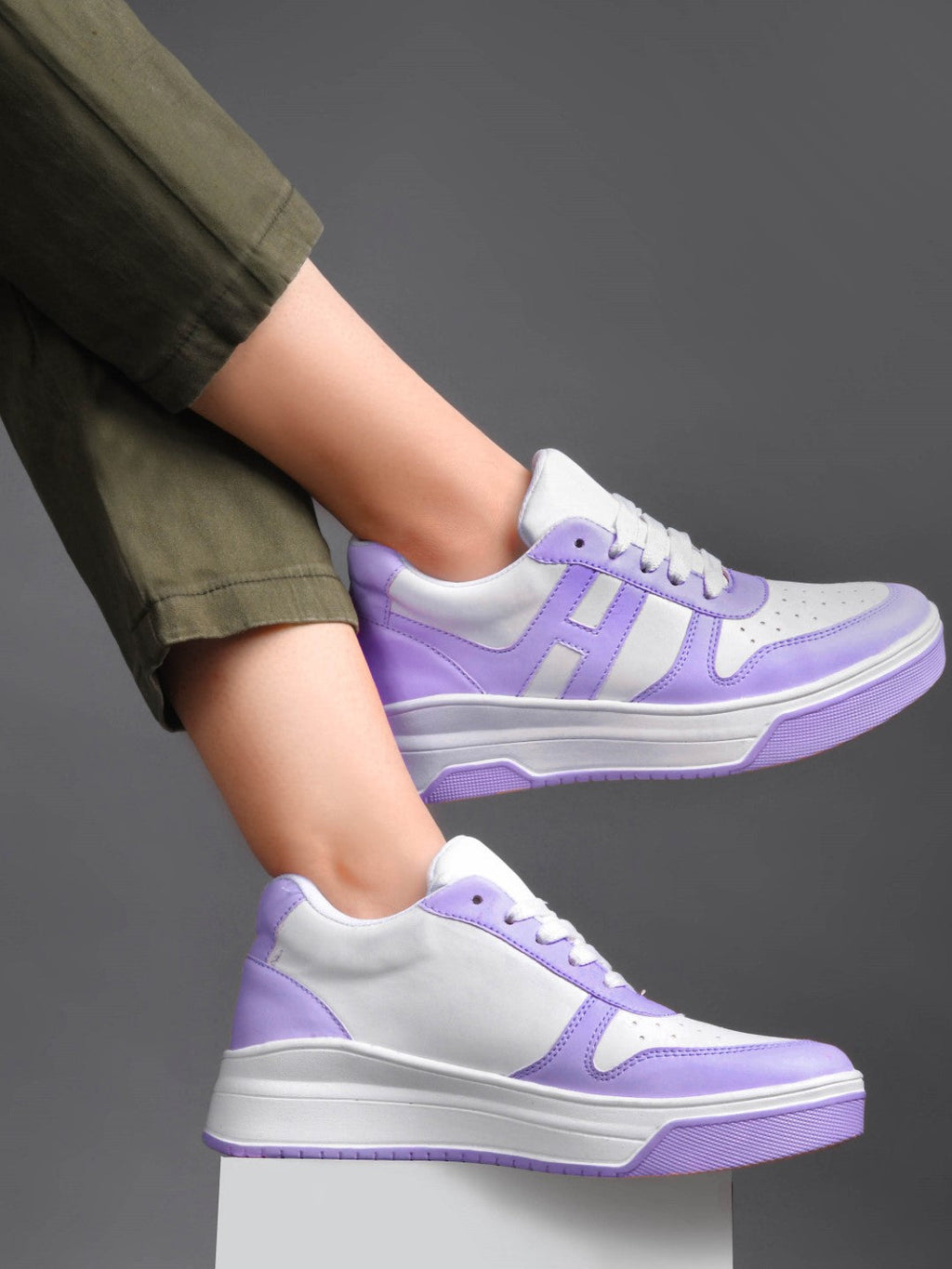 Sneakers with Bold Design & Elevated Sole for Women