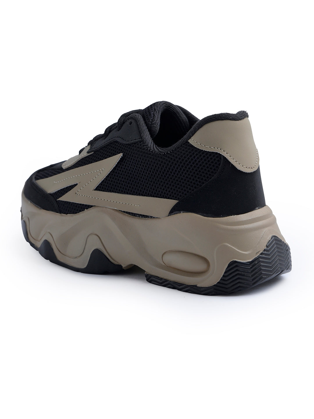 Chunky sole mesh sneakers with bold design